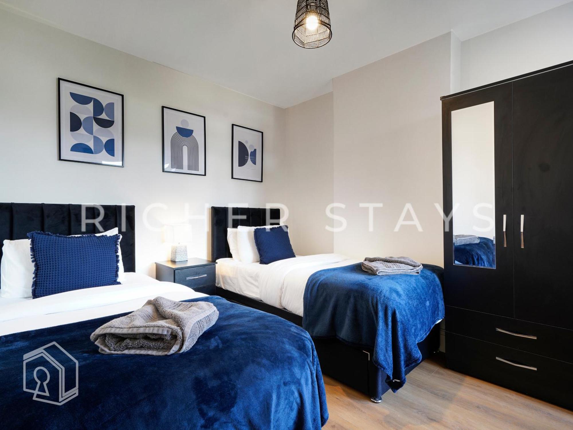 Watford Large 5Br Home - Contractors & Families 외부 사진